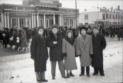 Ноябрьская демонстрация 1960 года. Фото на память
