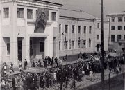 Фотоальбом. Первомайская демонстрация на ул. Советской