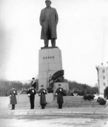 Прогулка по городу. Памятник Ленину