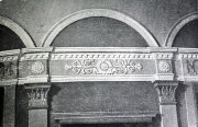Пилястры и капители аркатуры в Рекорде