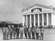 Военнослужащие на площади Ленина