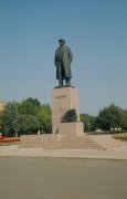 Памятник Ленину на площади в Йошкар-Оле